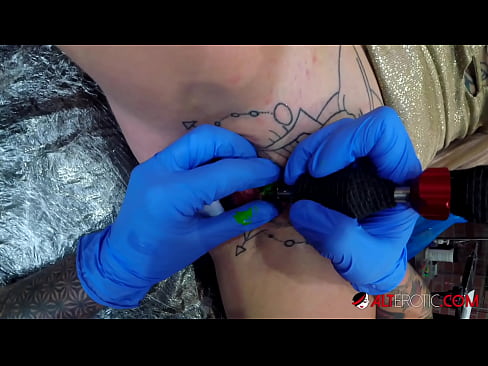 ❤️ Sully Savage, une chaudasse extrêmement tatouée, s'est fait tatouer le clitoris. ❤️❌ Porno dur at porn fr.yespornpics-com.ru